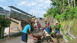 Kerjabakti warga Padukuhan Piji menjelang Hari Raya 